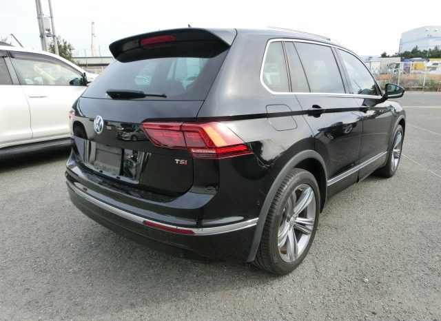 
								Volkswagen Tiguan full									