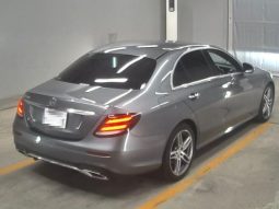 
										Mercedes-Benz E200 full									