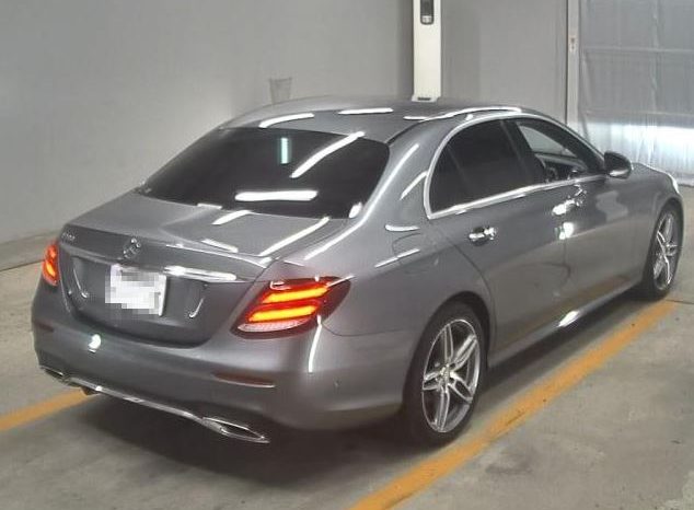 
								Mercedes-Benz E200 full									