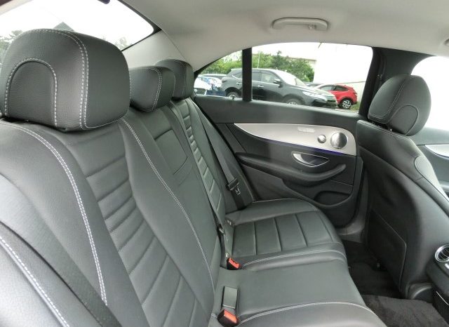 
								Mercedes-Benz E200 full									