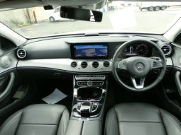 
										Mercedes-Benz E200 full									
