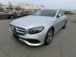 
										Mercedes-Benz E200 full									