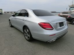 
										Mercedes-Benz E200 full									