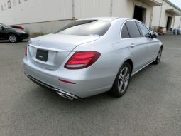 
										Mercedes-Benz E200 full									