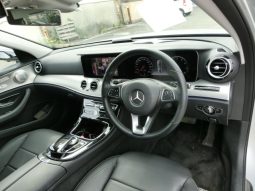 
										Mercedes-Benz E200 full									