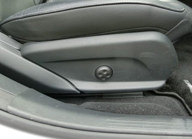 
								Mercedes-Benz E200 full									