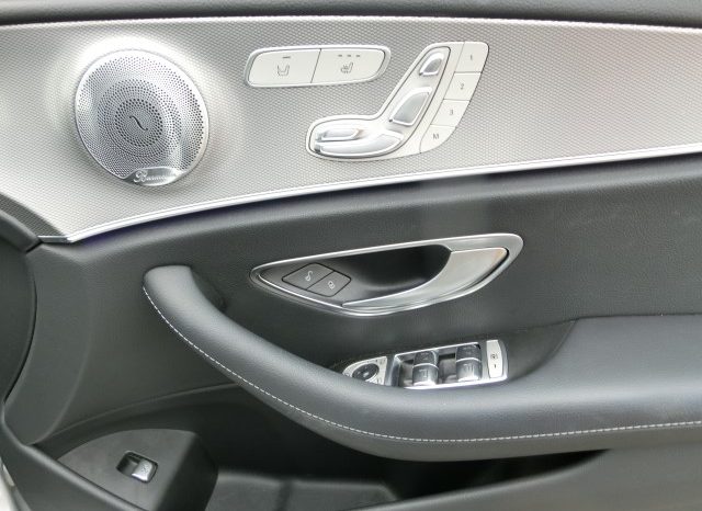 
								Mercedes-Benz E200 full									