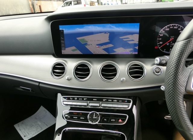 
								Mercedes-Benz E200 full									