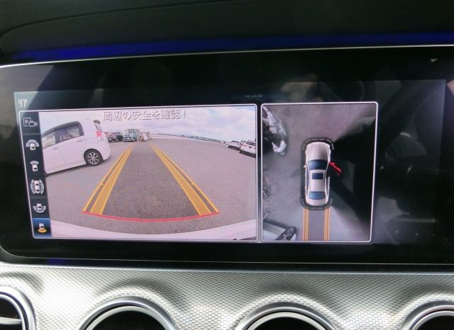 
								Mercedes-Benz E200 full									