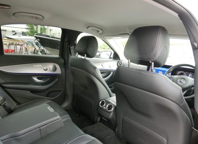 
								Mercedes-Benz E200 full									