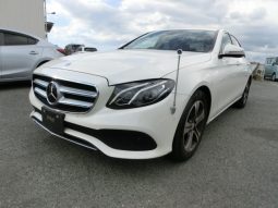 
										Mercedes-Benz E200 full									