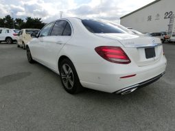 
										Mercedes-Benz E200 full									