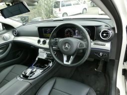 
										Mercedes-Benz E200 full									