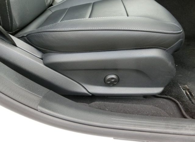 
								Mercedes-Benz E200 full									