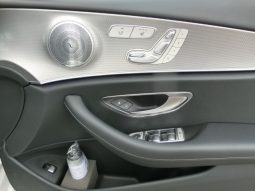 
										Mercedes-Benz E200 full									