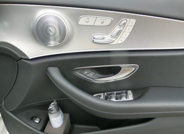 
								Mercedes-Benz E200 full									