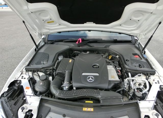 
								Mercedes-Benz E200 full									