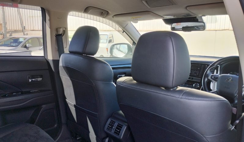 
								Mitsubishi Outlander full									