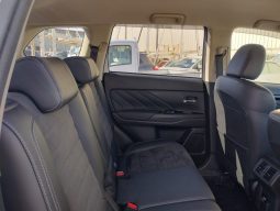 
										Mitsubishi Outlander full									