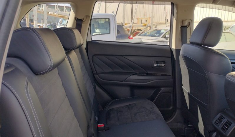 
								Mitsubishi Outlander full									