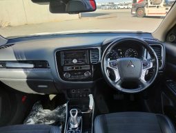 
										Mitsubishi Outlander full									