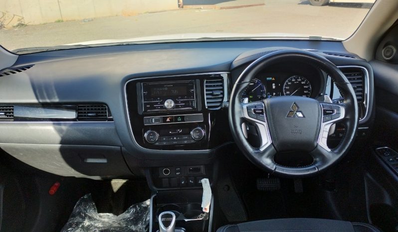 
								Mitsubishi Outlander full									