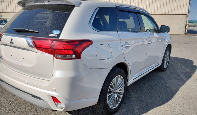 
								Mitsubishi Outlander full									