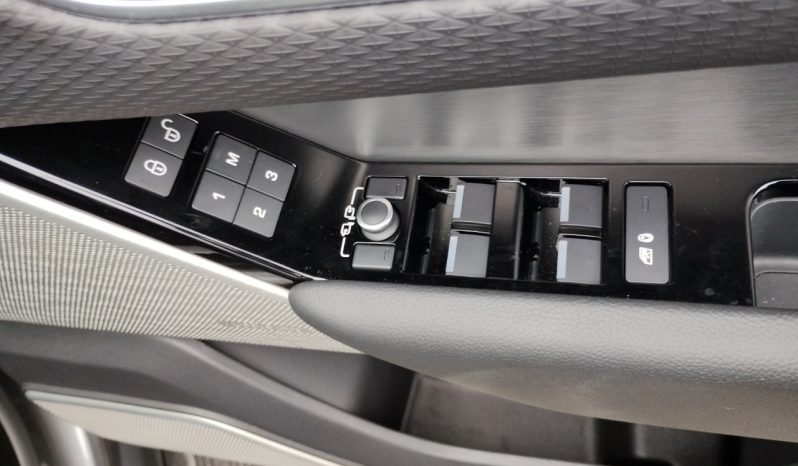 
								Range Rover Velar full									