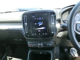 
										Volvo XC40 full									