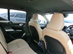 
										Volvo XC40 full									
