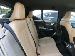 
										Volvo XC40 full									