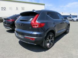 
										Volvo XC40 full									