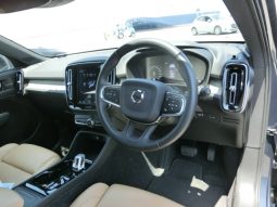 
										Volvo XC40 full									