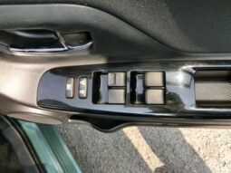 
										Toyota Vitz Hybrid full									