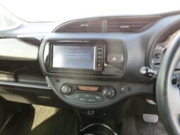 
										Toyota Vitz Hybrid full									