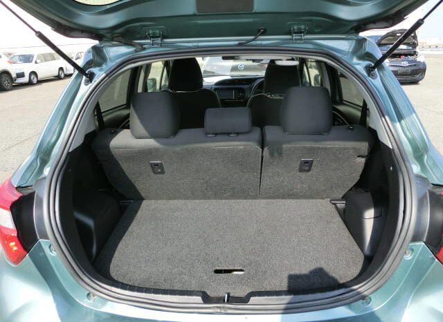 
								Toyota Vitz Hybrid full									