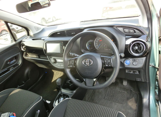 
								Toyota Vitz Hybrid full									