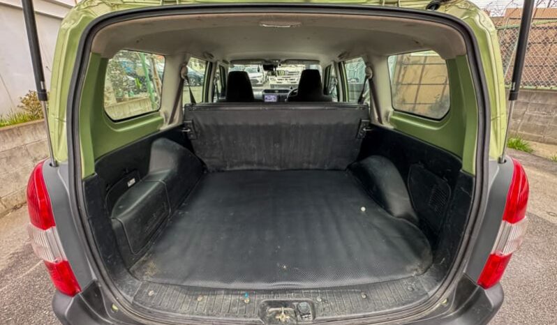 
								Toyota Succeed Hybrid full									