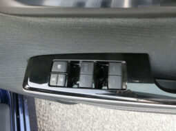 
										Toyota Crown Hybrid full									