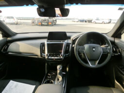 
										Toyota Crown Hybrid full									