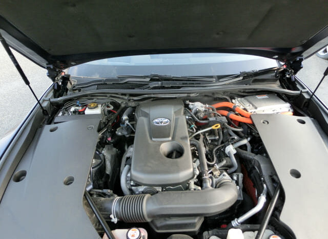 
								Toyota Crown Hybrid full									