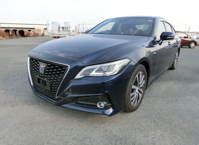
								Toyota Crown Hybrid full									