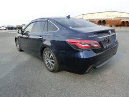 
										Toyota Crown Hybrid full									