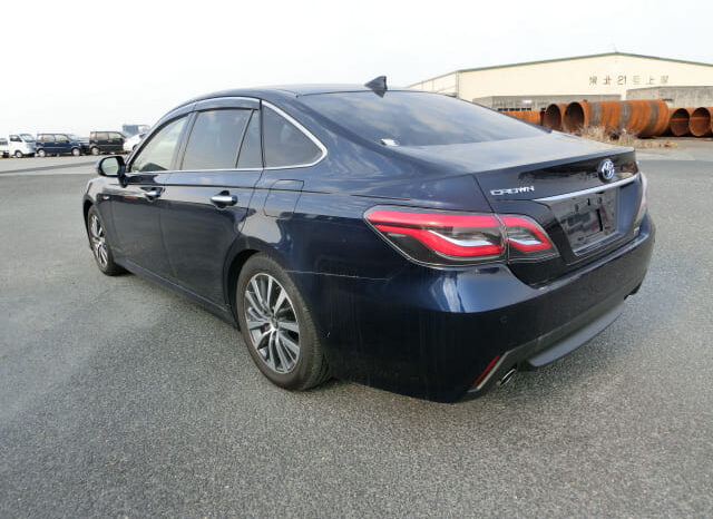 
								Toyota Crown Hybrid full									