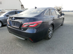 
										Toyota Crown Hybrid full									