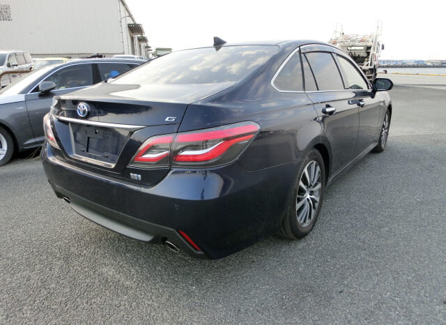 
								Toyota Crown Hybrid full									