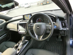 
										Toyota Crown Hybrid full									