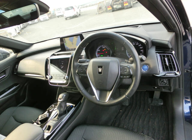 
								Toyota Crown Hybrid full									