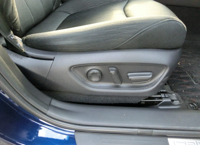 
								Toyota Crown Hybrid full									