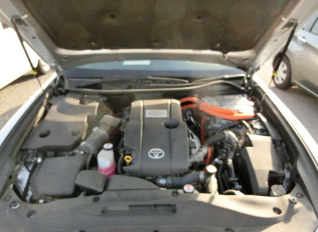
								Toyota Crown Hybrid full									